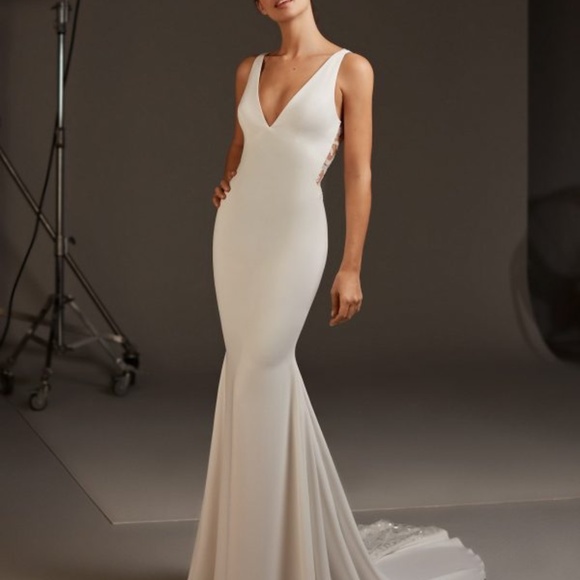 AQUILA by PRONOVIAS 2020 CRUISE COLLECTION - Picture 4 of 7